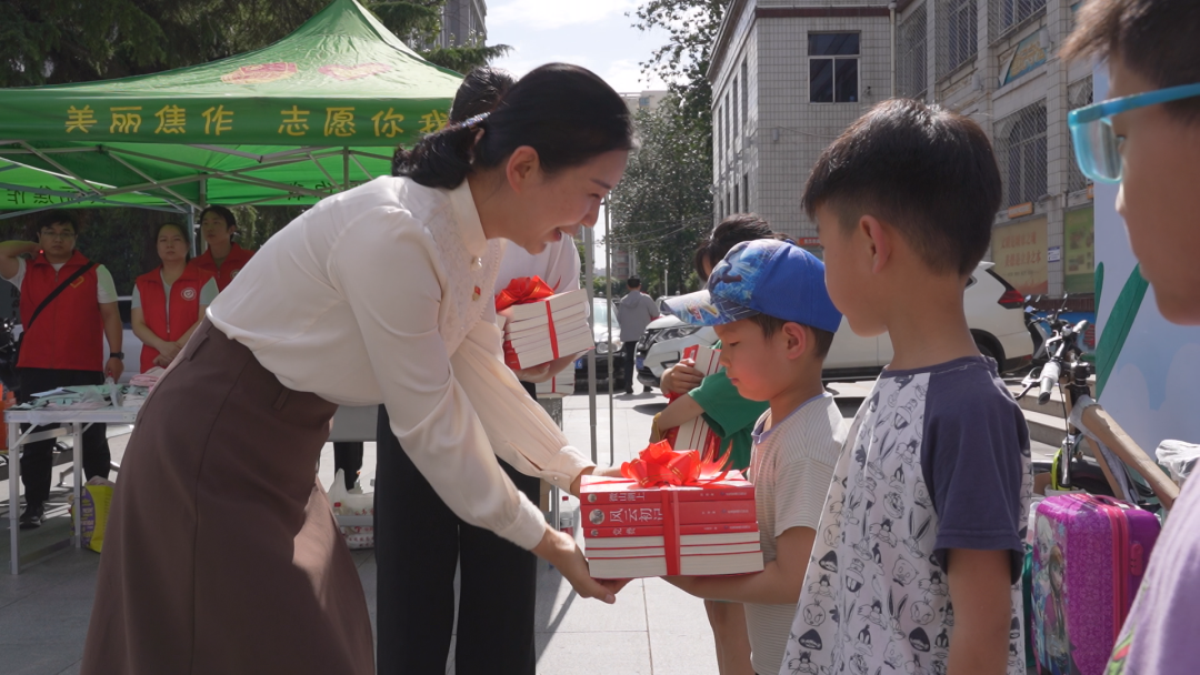市直机关党员发展对象助力困难家庭儿童圆梦“微心愿”